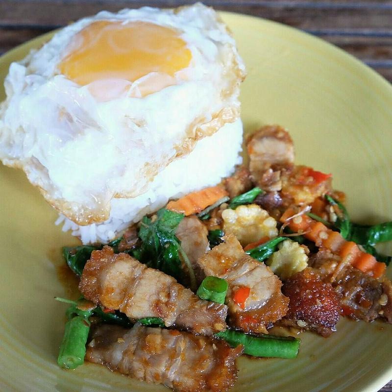 Pad Krapow Moo Krob Kai Dao Thai